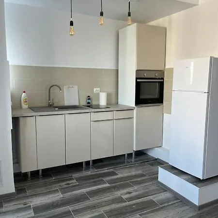 Ari Bulevardul Mamaia * コンスタンツァ